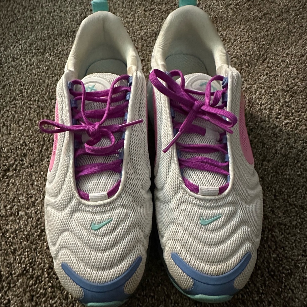 Nike Women’s Air Max 720
